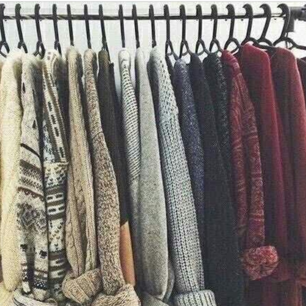 Take a look inside my closet✨